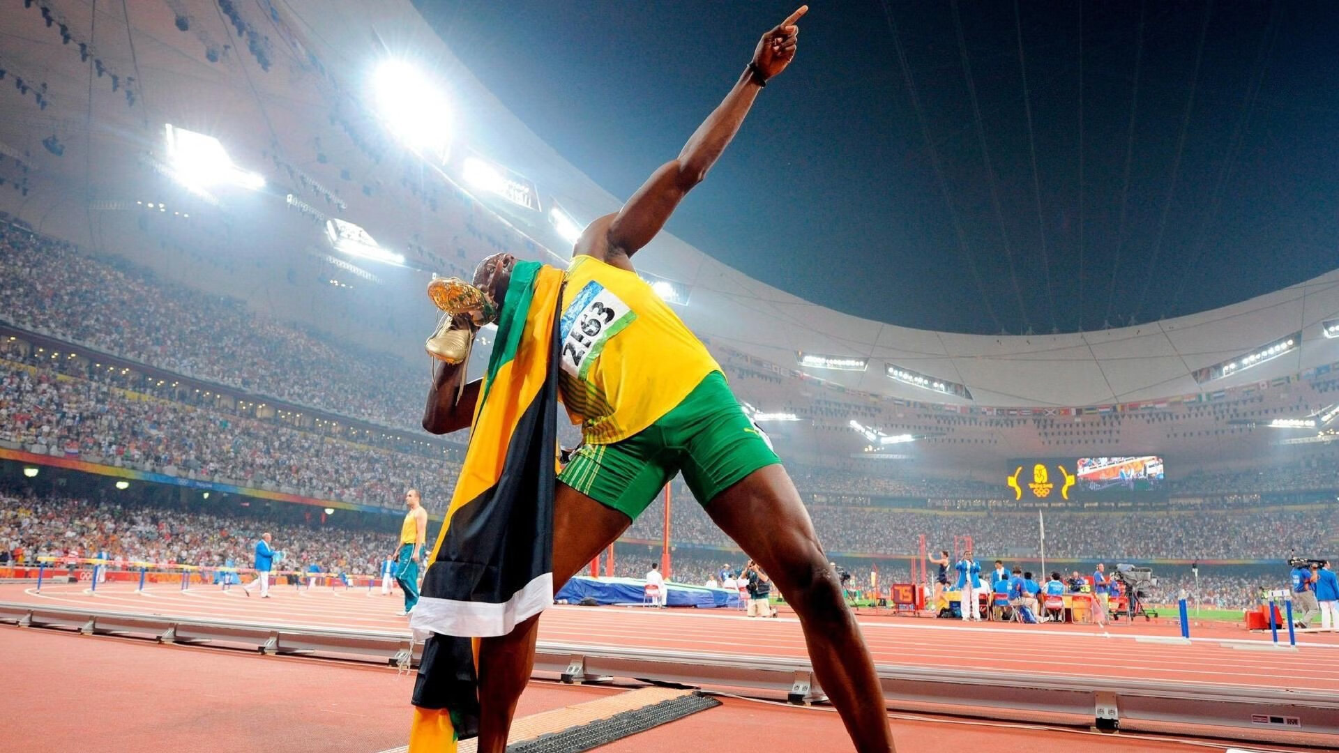 “国足新一轮集训开启,年轻球员引发关注”,国足公布新一期集训名单 视频